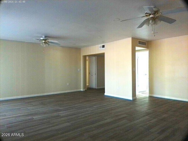 Building Photo - 11644 N Balboa Dr