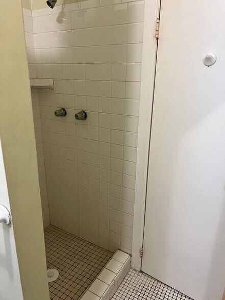 Bathroom - 51 S Clinton St