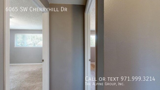 Building Photo - 6065 SW Cherryhill Dr