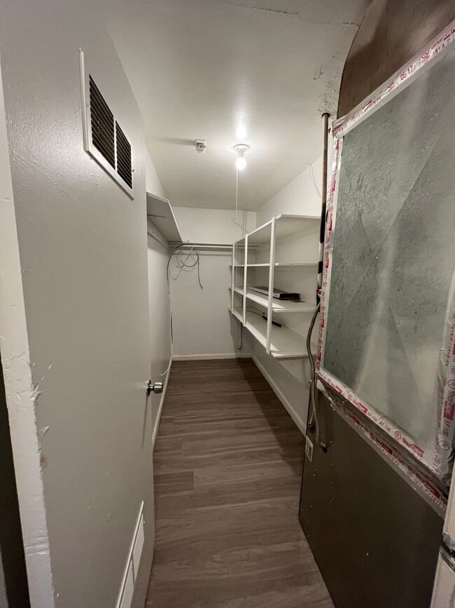 Building Photo - 2 Bedroom 1 Bathroom in Delmar Parkway