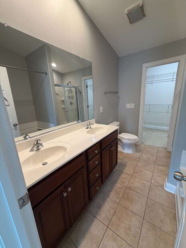 Building Photo - "Stylish 3-Bedroom Townhouse Featuring Granite Countertops & Cozy Fireplace in Winston-Salem"