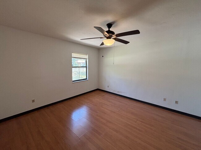 Building Photo - Ocala Park Estates / 2/2 ***Won't Last***