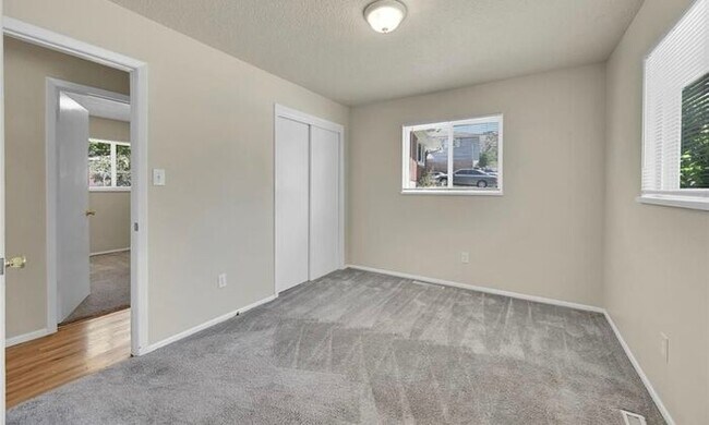Building Photo - MOVE IN SPECIAL! 3-bedroom Rancher in Coun...