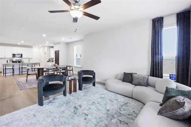 Building Photo - 2500 Forest Creek Dr