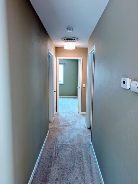 Building Photo - 22422 Walnut Cir S
