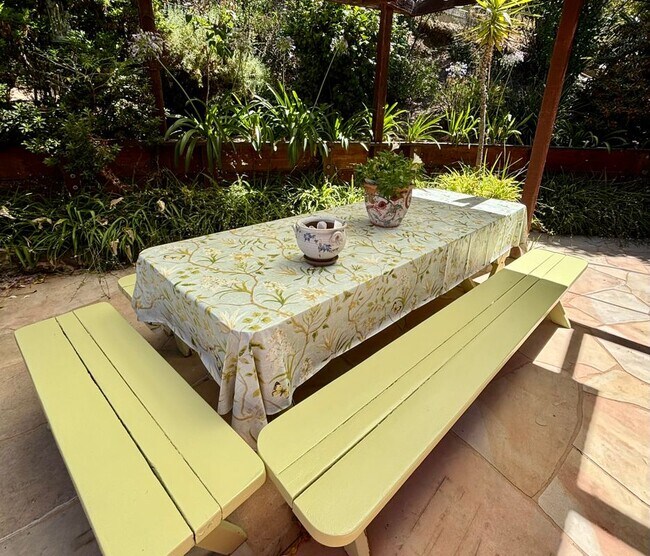 Building Photo - 9 West Ct