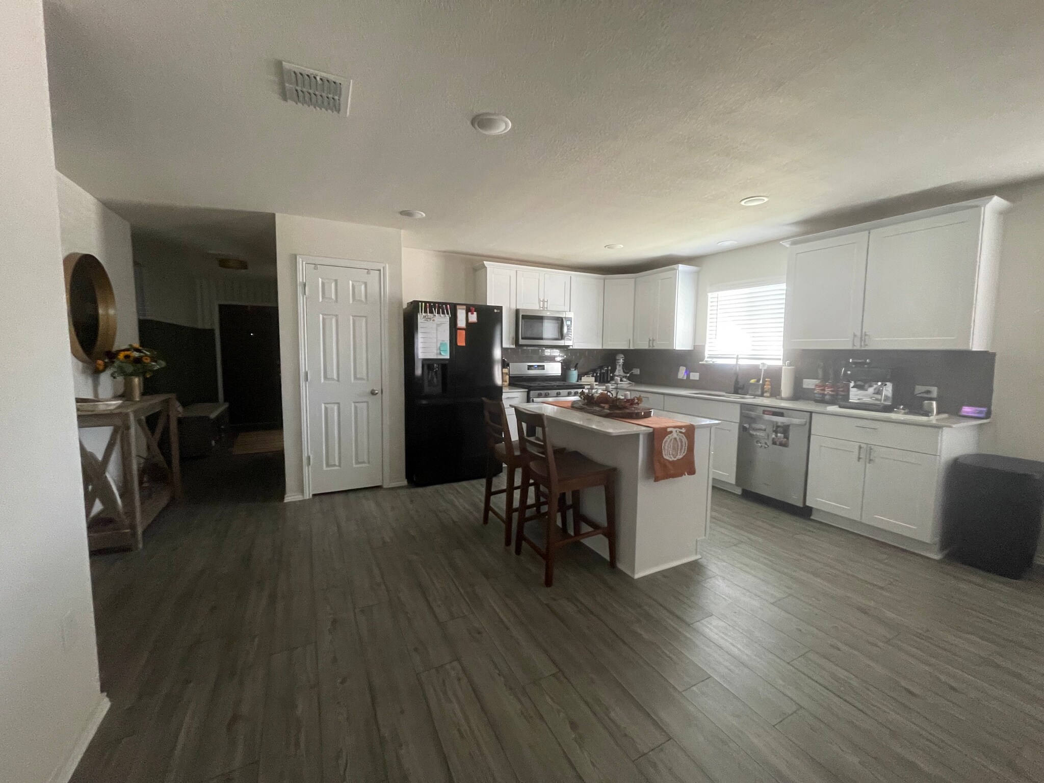 Building Photo - 1813 Acacia Dr