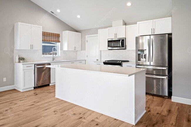 Building Photo - 3BR - 2BA Modern Living in a Quiet Cul-de-Sac