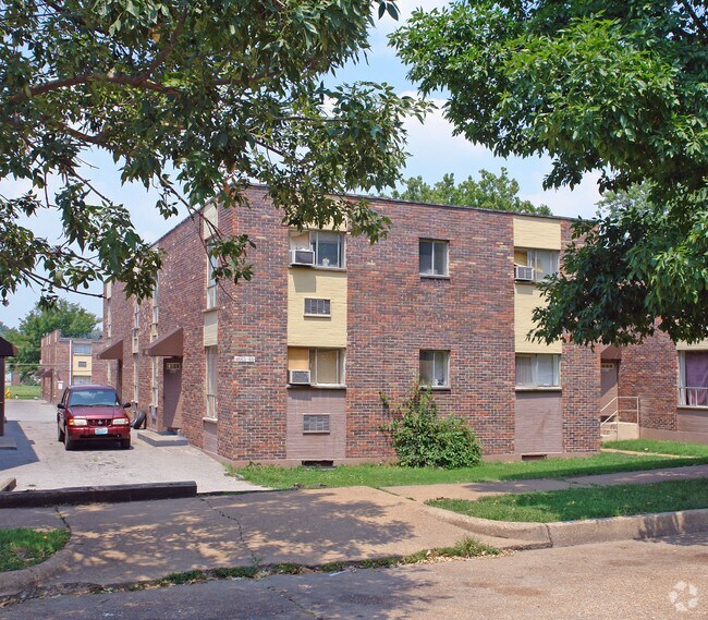 Building Photo - 4670-4672 S Spring Ave