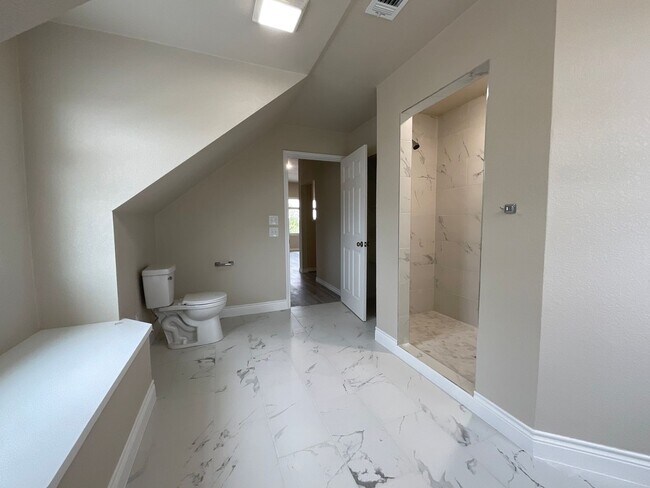 Building Photo - 1224 Nora Ln