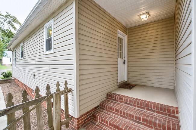 Building Photo - 2-Bedroom, 1-Bath Home in Fort Mill | $1,995 per Month