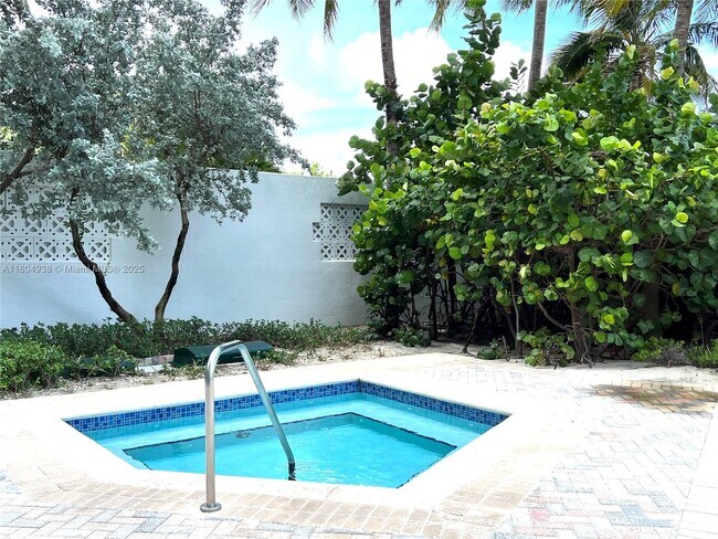 Building Photo - 6515 Collins Ave