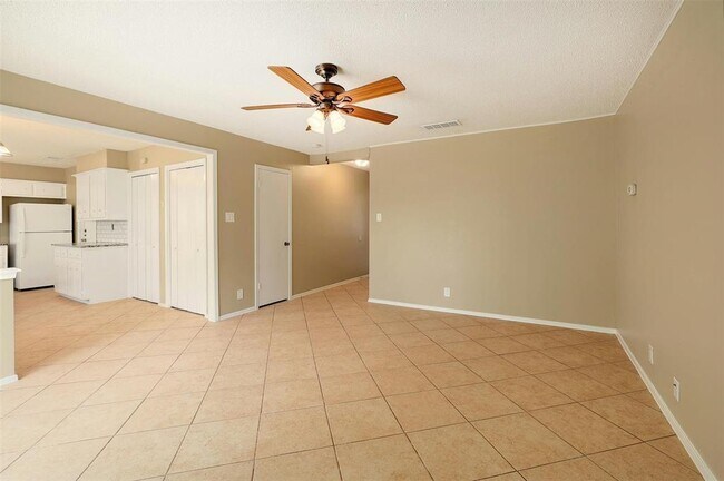 Building Photo - 9620 Chukar Cir