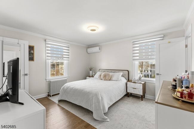 Building Photo - 48 Hobart Pl