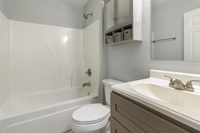 Building Photo - 515 Grand Ridge Dr