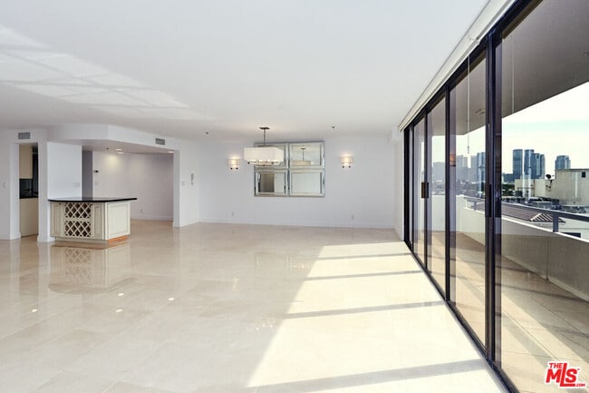 Building Photo - 10660 Wilshire Blvd