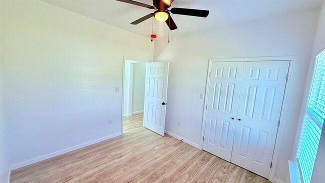 Building Photo - 7018-5914 02