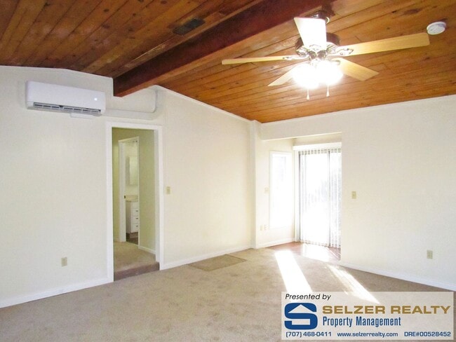 Building Photo - Recently renovated & roomy 3+ bedroom home...
