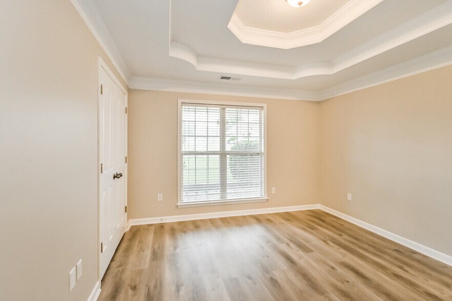 Building Photo - 4199 Sidlehill Dr