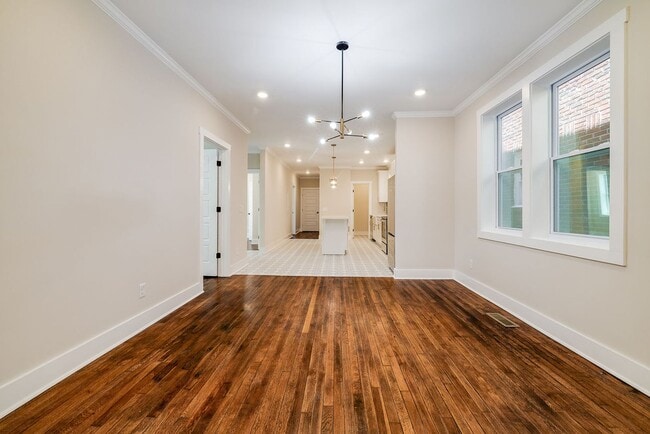 Building Photo - Townhome Close To Downtown..Available NOW!!!