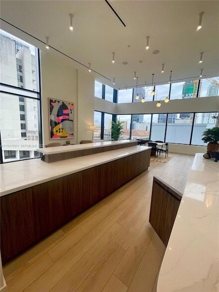 Building Photo - 225 N Miami Ave