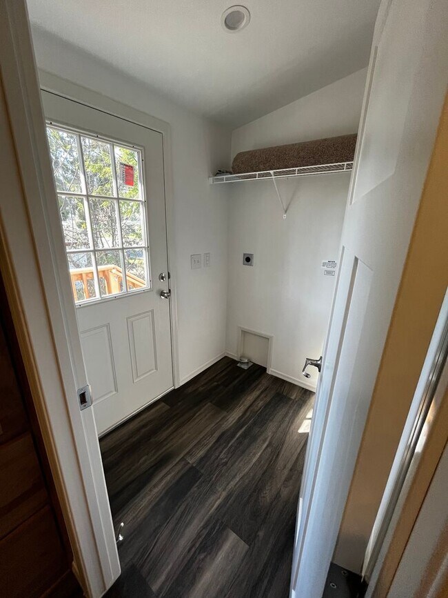 Building Photo - Beautifully Kept Newly Constructed Manufactured Home 3bed/2bath