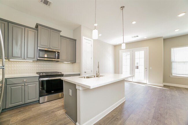 Building Photo - 5106 Royal Heath Dr