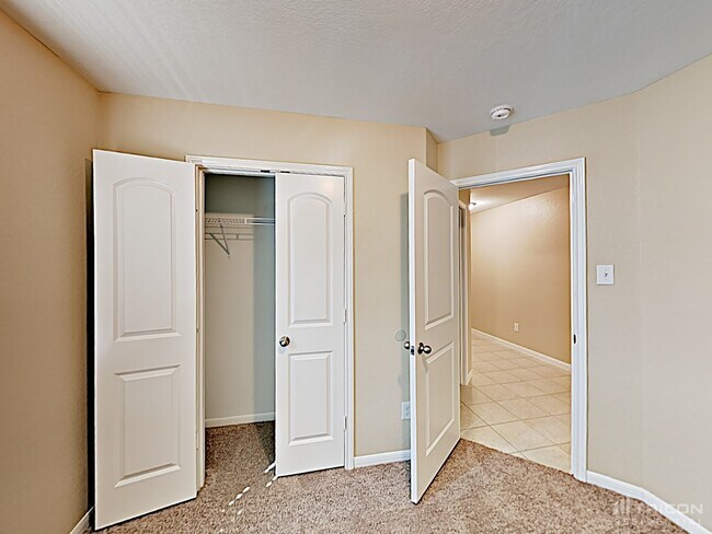 Building Photo - 733 Totem Trail Dr