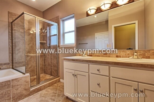 Building Photo - 4 Bed, 3 Bath Home in Happy Valley with Pr...