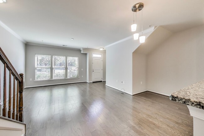 Building Photo - Elegant 3 bedroom, 2.5 bath townhome in Crown Farm