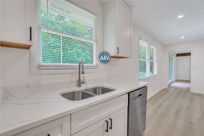 Building Photo - Rare opportunity minutes away from Savannah - 3-bedroom/2-bathroom home Move In Today!