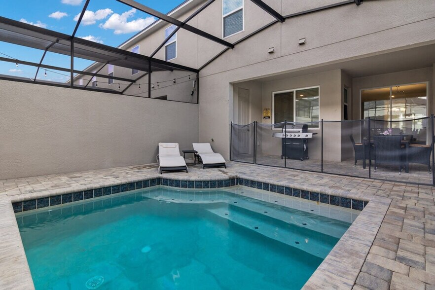 Building Photo - 1828 Tropical Palms Cir