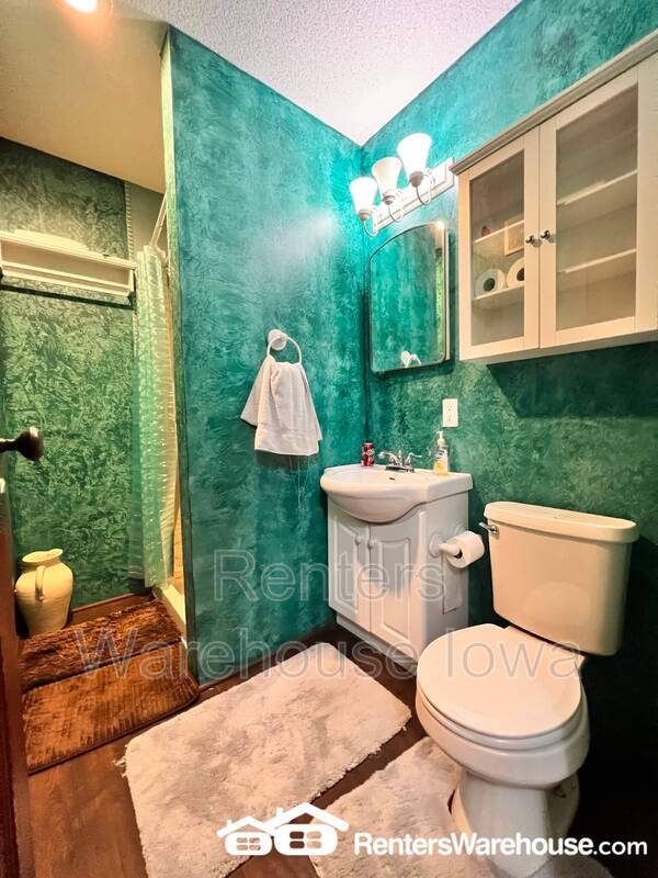 Building Photo - 7617 Hoover St