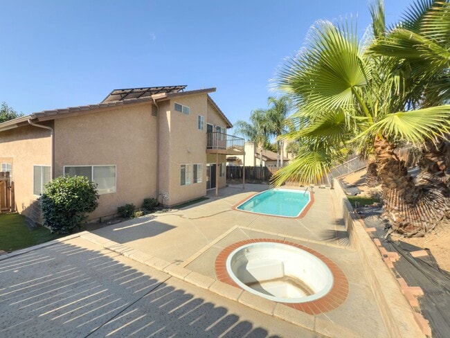 Building Photo - 2 Story, 3-Bedroom POOL + SOLAR Home in Wi...