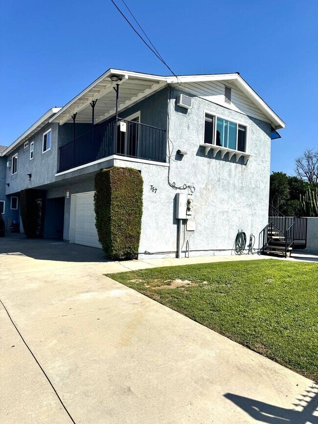 Building Photo - 728 E Grand Ave