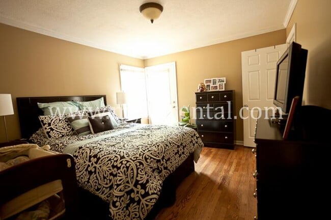 Building Photo - 4916 Juniper Dr