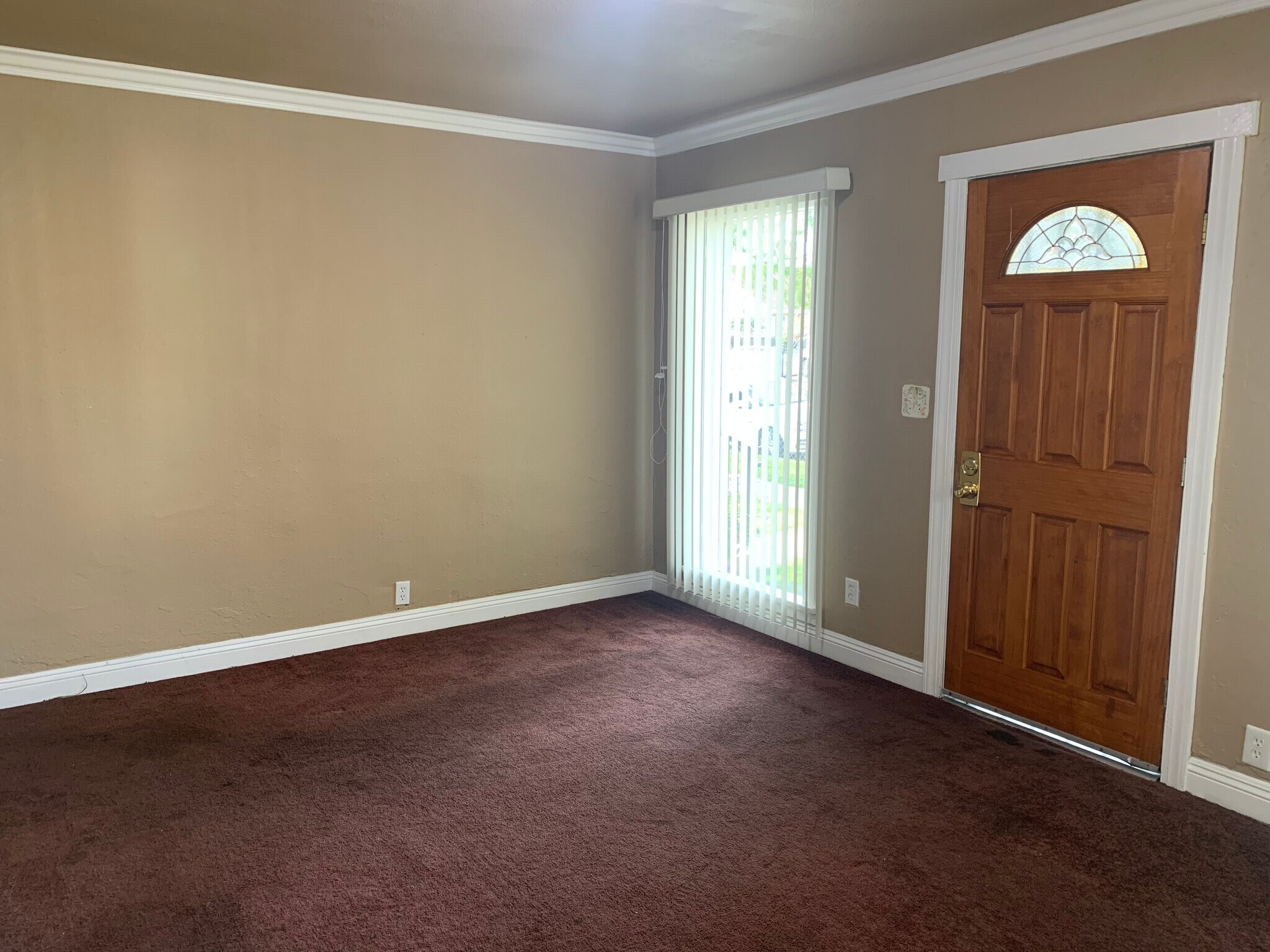 Building Photo - 342 E 84th St