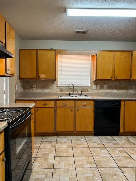 Building Photo - 3010 Majestic Park Ct