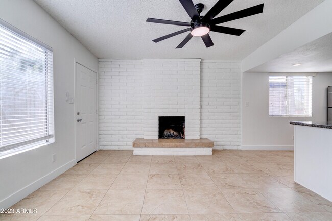 Building Photo - 1297 W 5th St