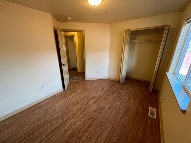 Building Photo - 3 Bed/2 Bath Single Level Home in NE Bend - Fully Fenced Backyard