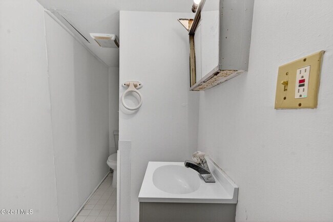 Building Photo - 58 Congress St