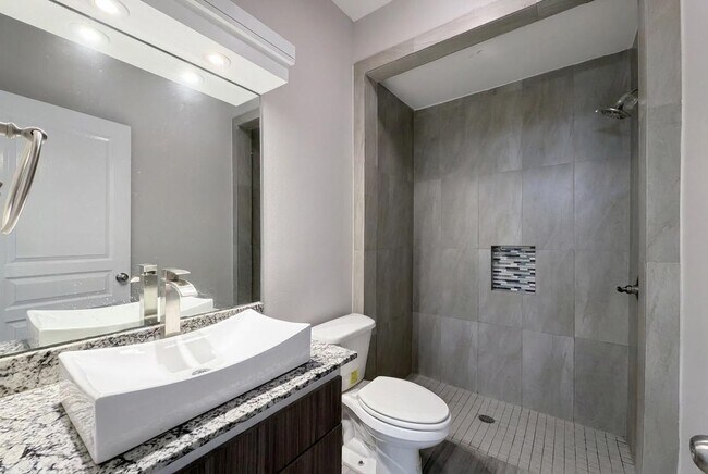 Building Photo - 5601 Cuenca Dr