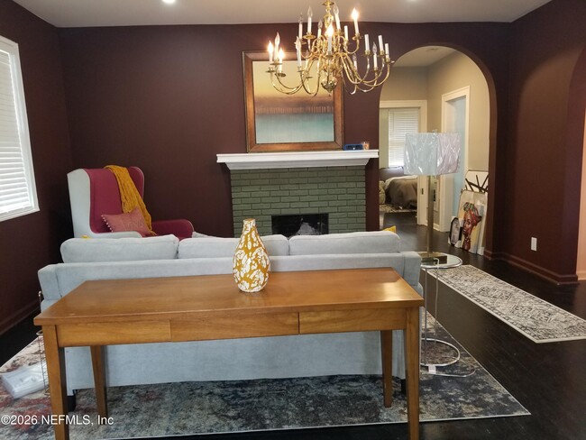 Building Photo - 519 W 26th St