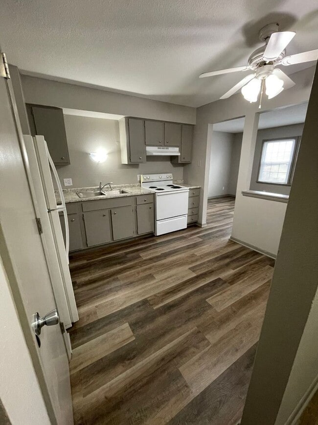 Interior Photo - 820 Lyon Street Apartments