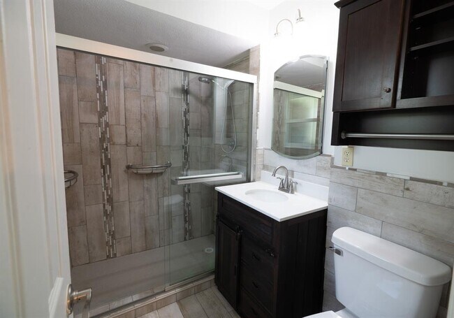 Building Photo - 12015 Cottonwood Ln