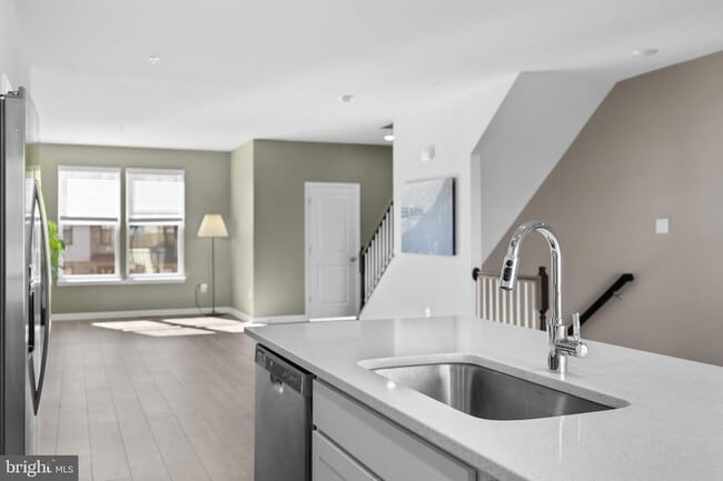 Building Photo - 813 Bond St