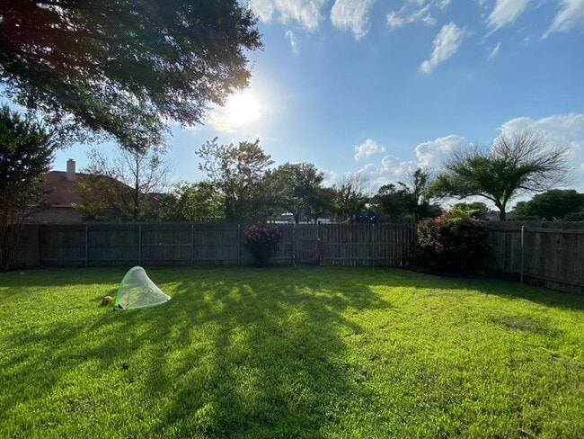 Building Photo - 2623 Goldfinch Dr