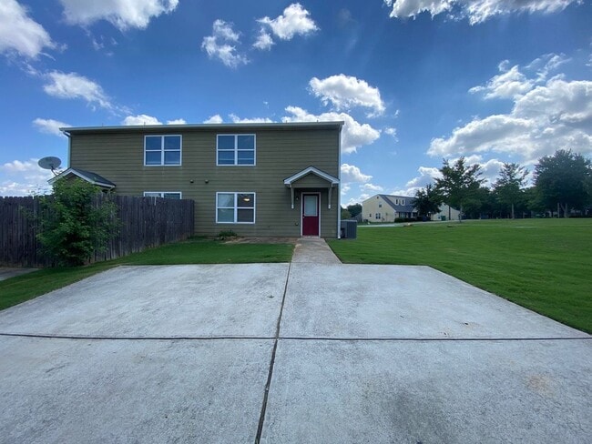Building Photo - PRE-LEASING FOR AUGUST 2025!  1/2 OFF SECU...