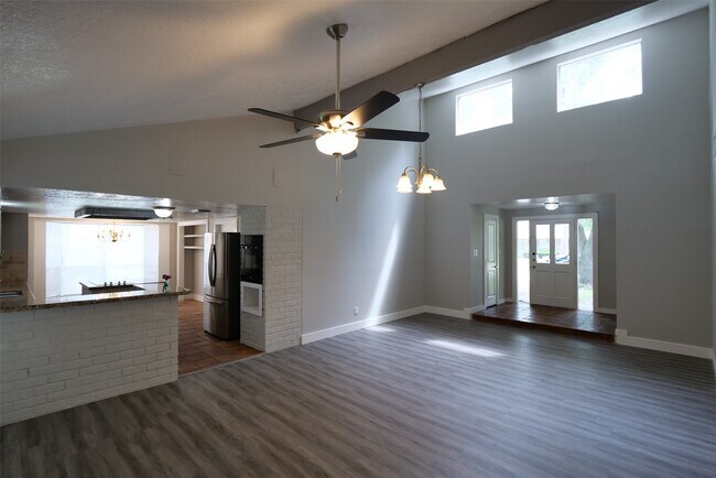 Building Photo - 15654 Boulder Oaks Dr