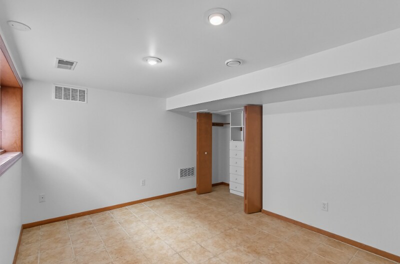 Building Photo - 2225 Winnebago St